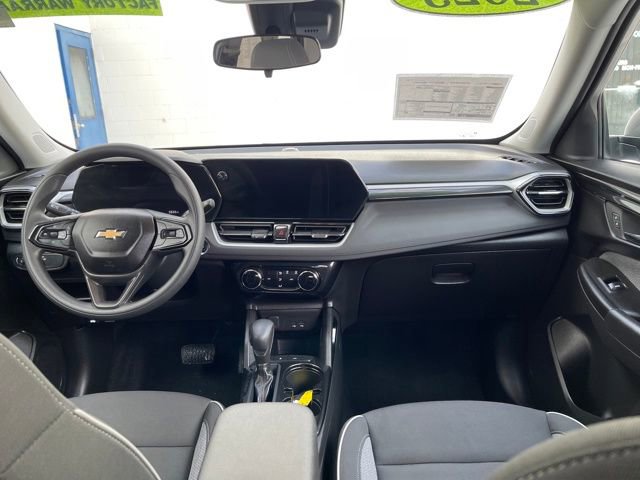 Used 2025 Chevrolet TrailBlazer LT w/ Driver Confidence Package image 24