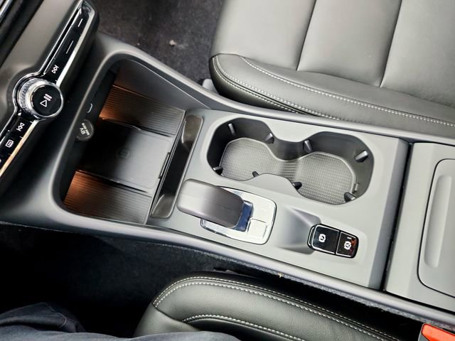New 2026 Volvo XC40 B5 Core w/ Climate Package image 22