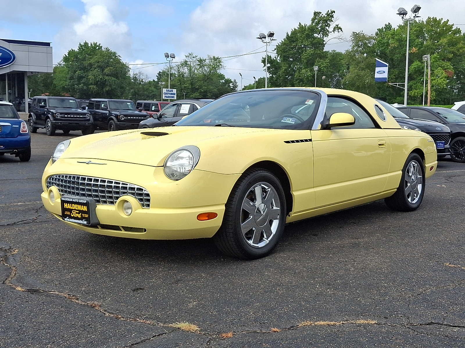 Used 2002 Ford Thunderbird RWD image 3