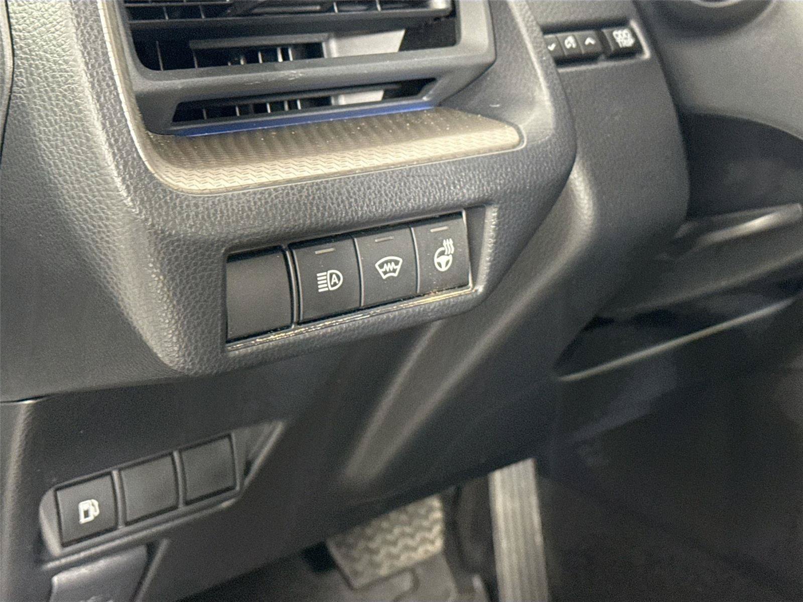Certified 2025 Toyota Prius XLE FWD image 16