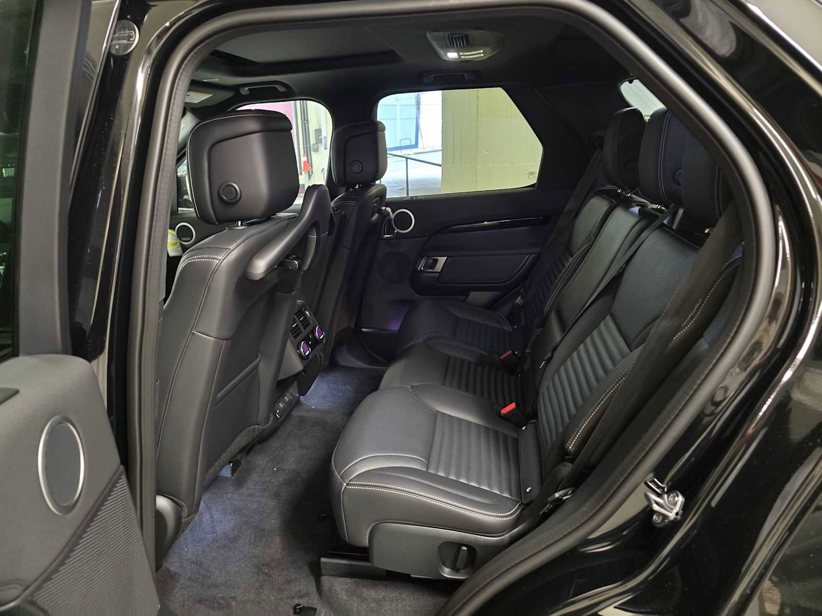 New 2026 Land Rover Discovery S image 18