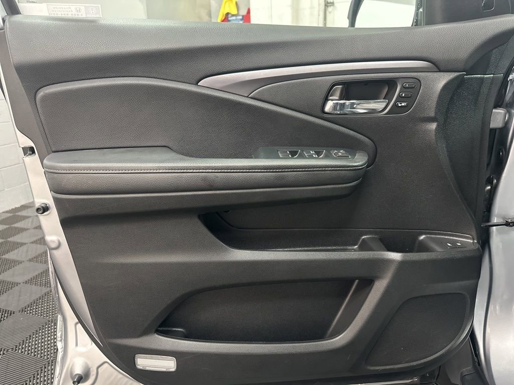 Used 2023 Honda Passport EX-L image 19