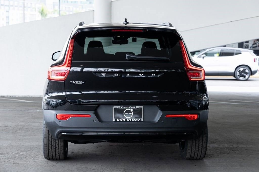 New 2025 Volvo EX40 Core w/ Climate Package image 4