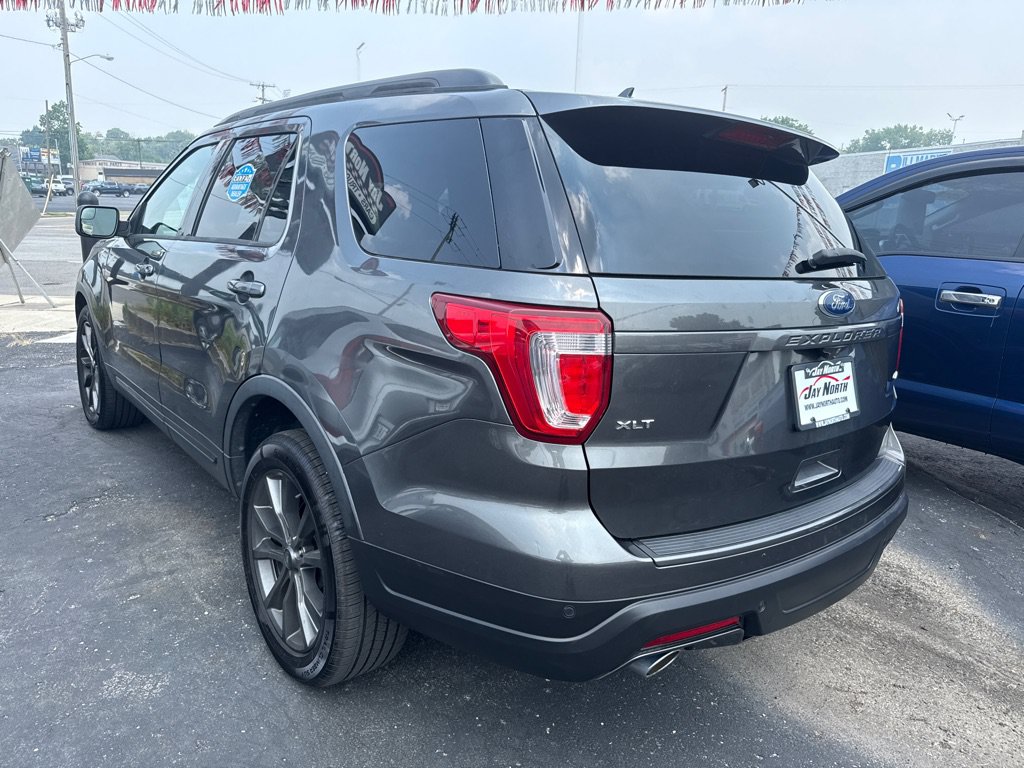 Used 2018 Ford Explorer XLT w/ Equipment Group 202A AWD/4WD image 4