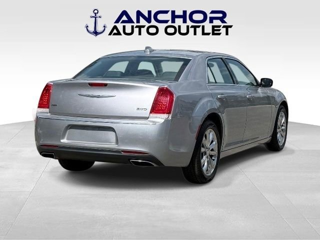 Used 2015 Chrysler 300 Limited w/ Driver Convenience Group image 8