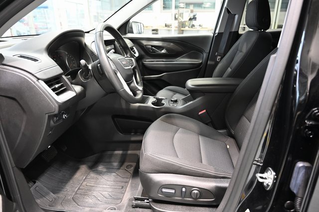 Used 2024 GMC Terrain SLE w/ Driver Convenience Package image 9