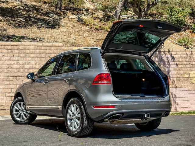 Used 2013 Volkswagen Touareg Sport image 19