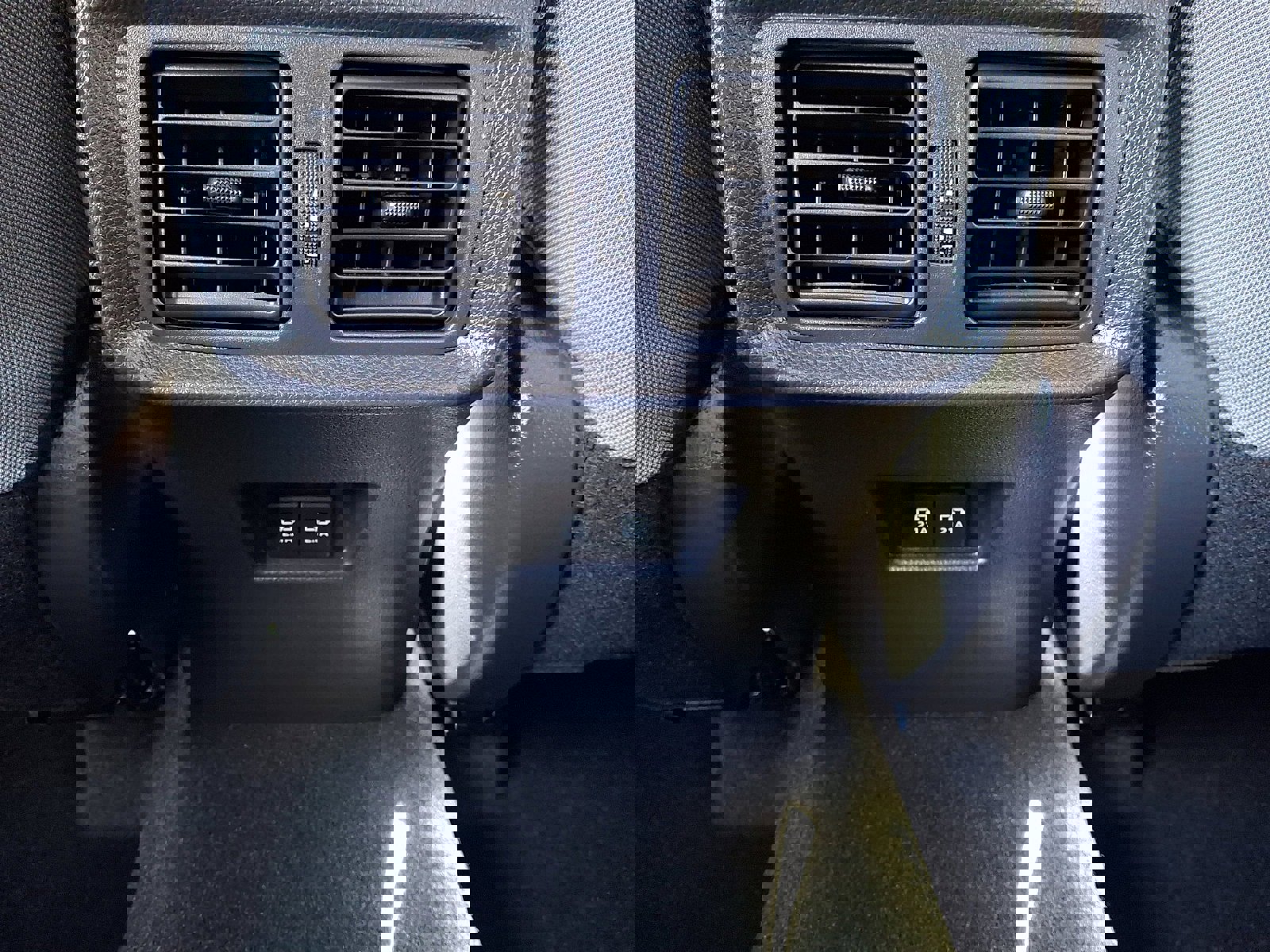 Certified 2021 Toyota Venza LE image 6