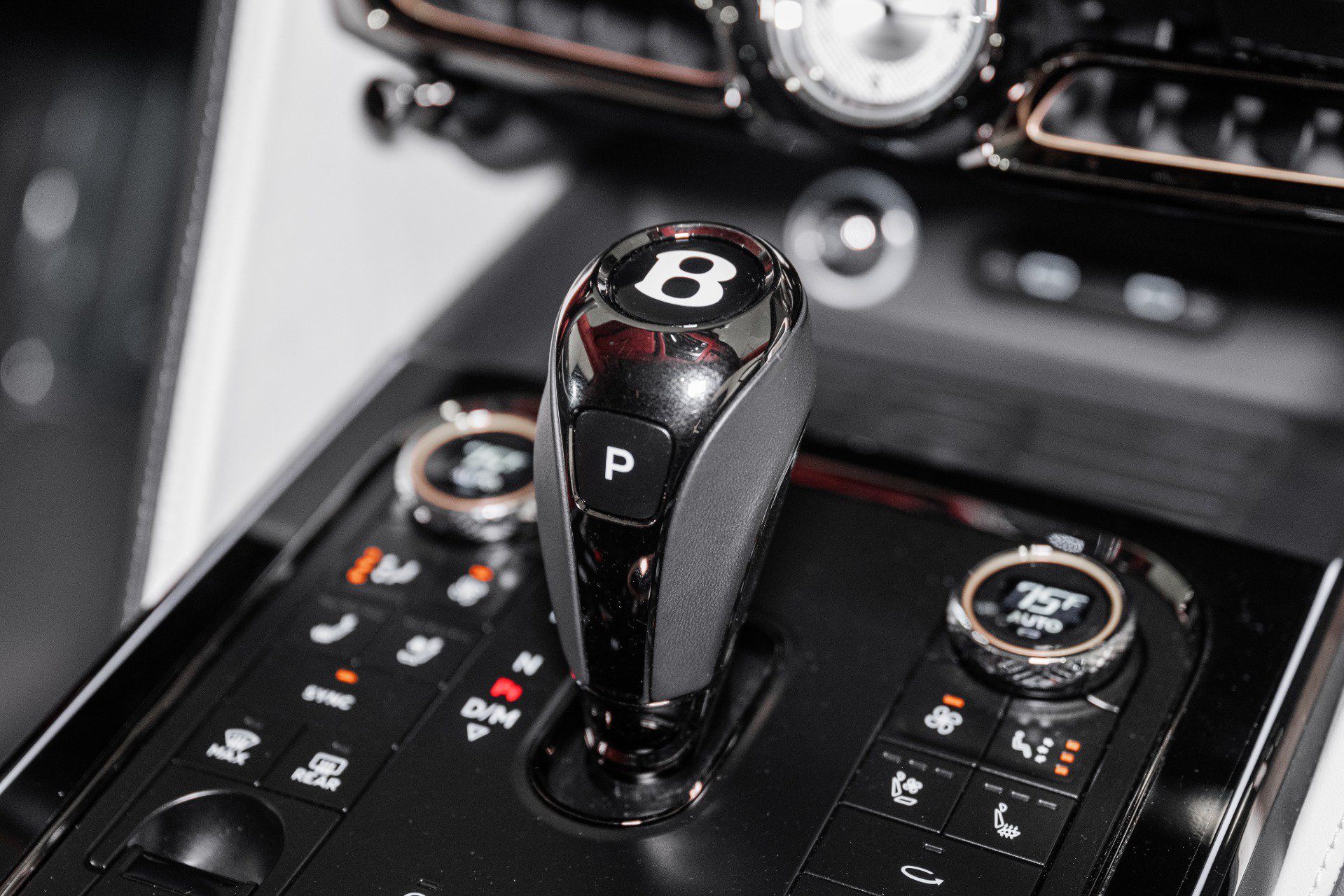 Used 2025 Bentley Flying Spur Plug-In Hybrid AWD/4WD image 51