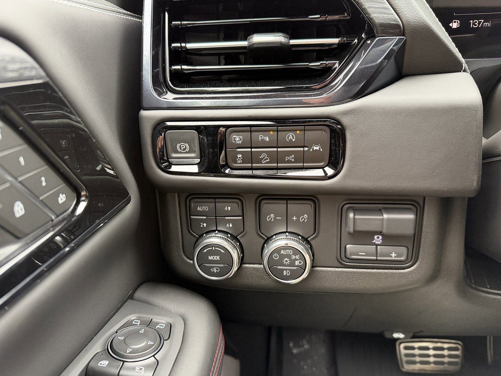 New 2025 GMC Yukon AT4 Ultimate w/ LPO, Floor Liner Package image 12