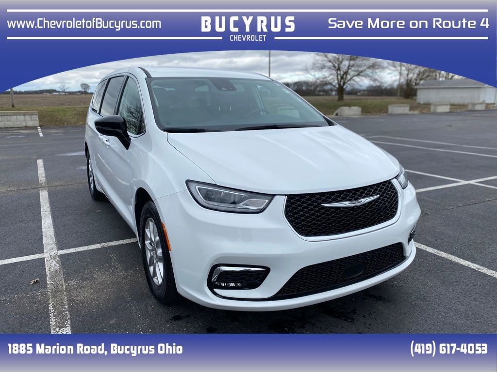 Used 2024 Chrysler Pacifica Touring-L image 1