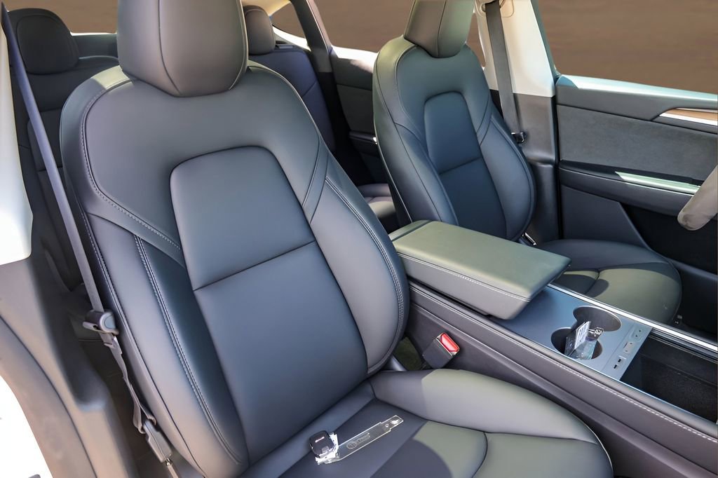 Used 2024 Tesla Model Y Performance image 28