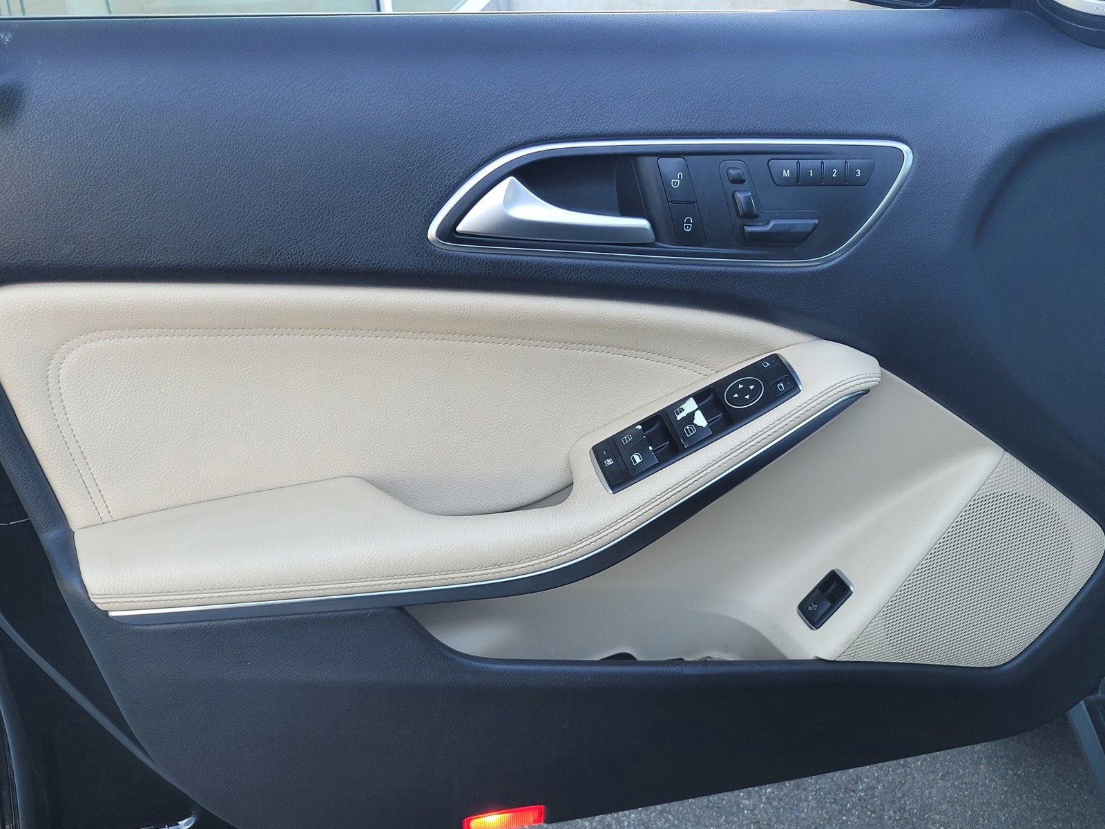 Used 2015 Mercedes-Benz GLA 250 4MATIC image 16