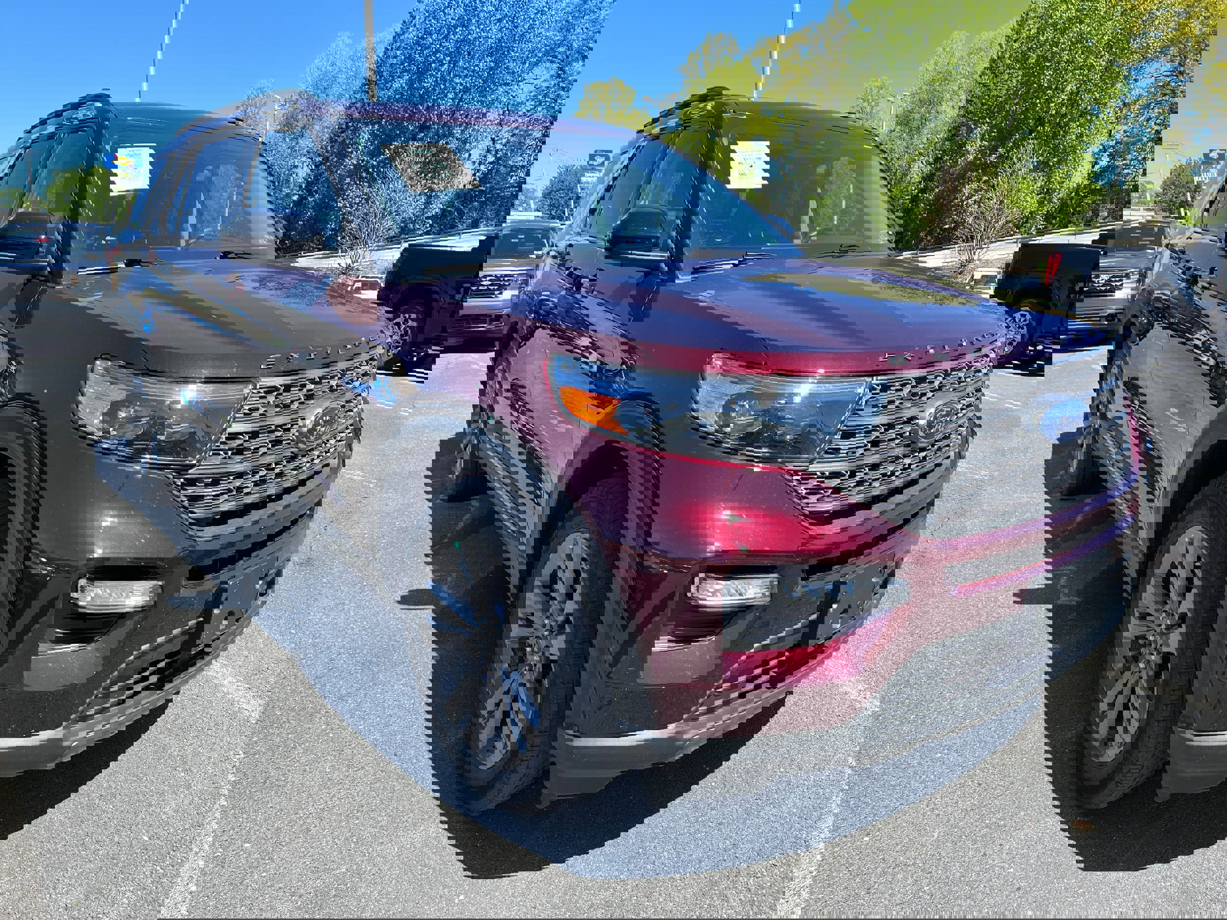 Used 2022 Ford Explorer XLT w/ Equipment Group 202A AWD/4WD image 3