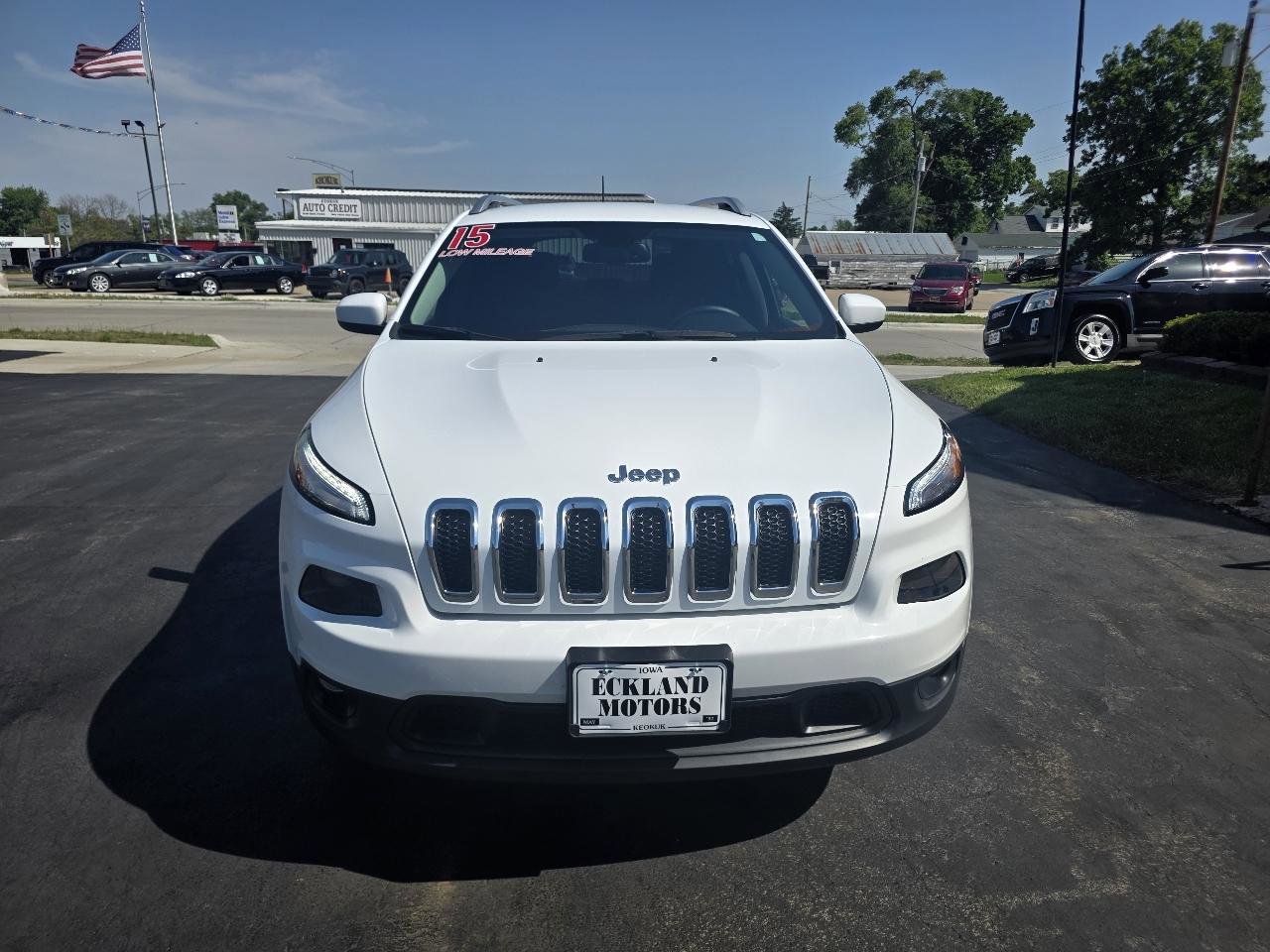 Used 2015 Jeep Cherokee Latitude w/ Comfort/Convenience Group AWD/4WD image 3