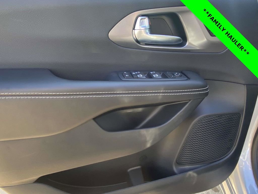 New 2026 Chrysler Pacifica Select image 14