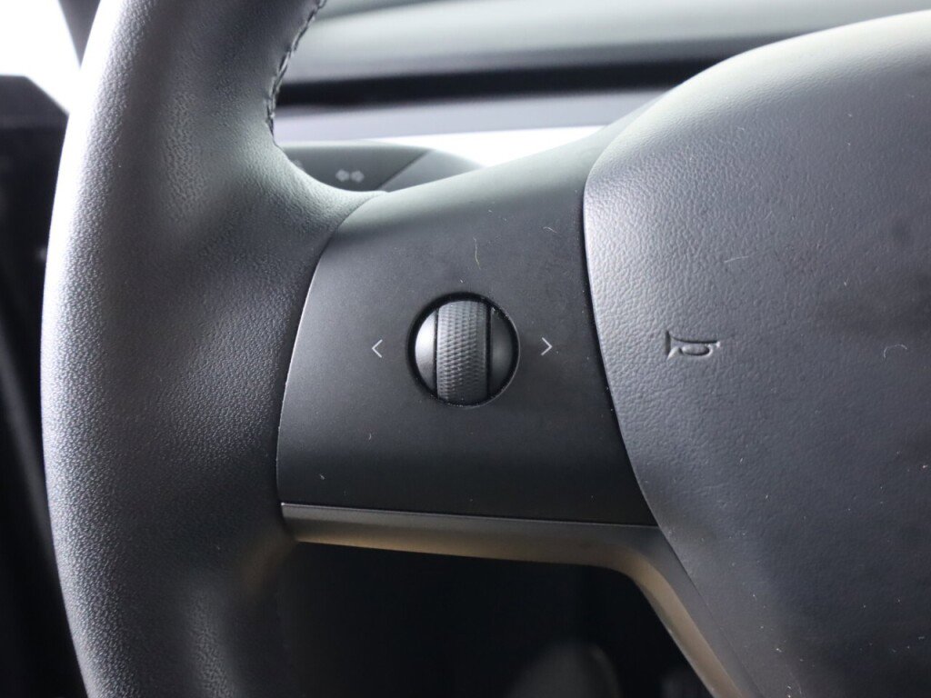 Used 2020 Tesla Model Y Long Range image 11