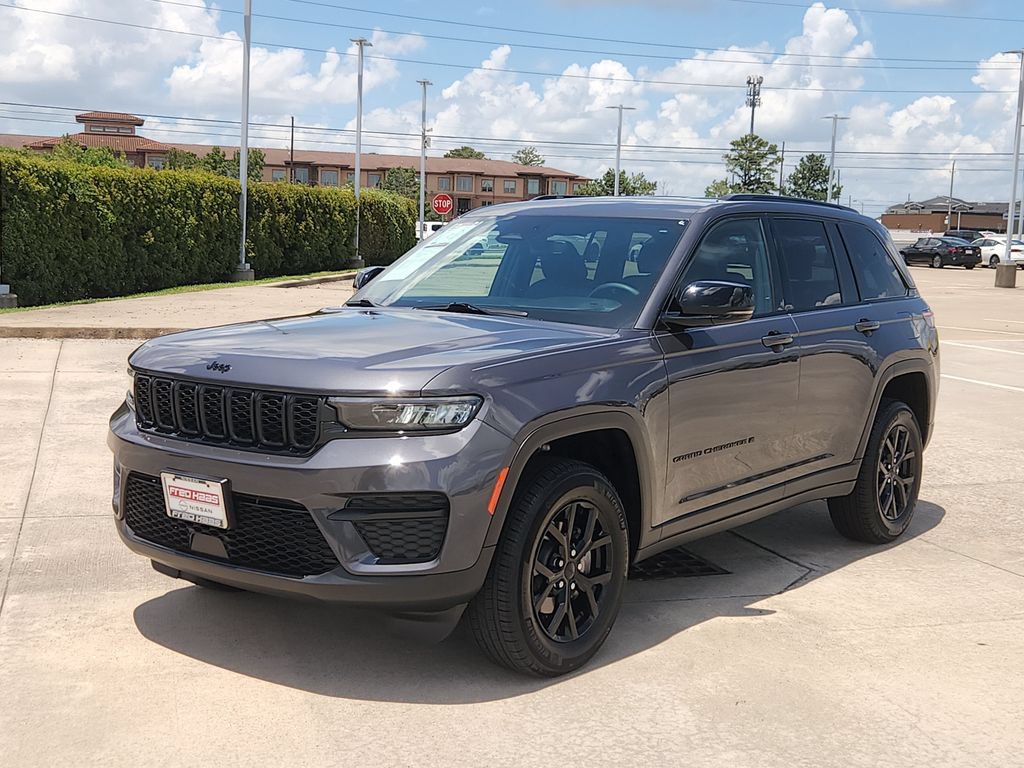 Used 2024 Jeep Grand Cherokee Altitude RWD image 9