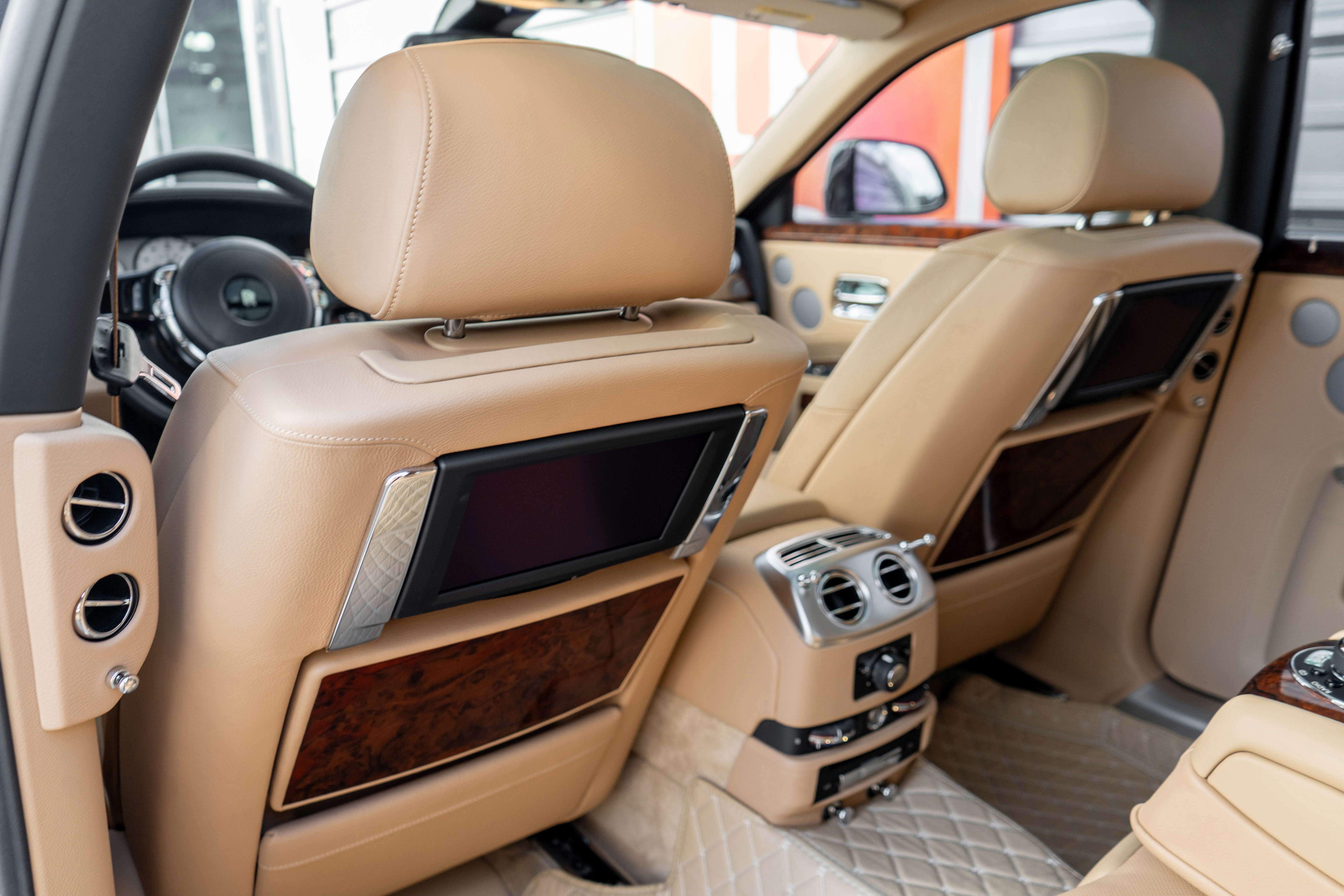 Used 2014 Rolls-Royce Ghost image 25