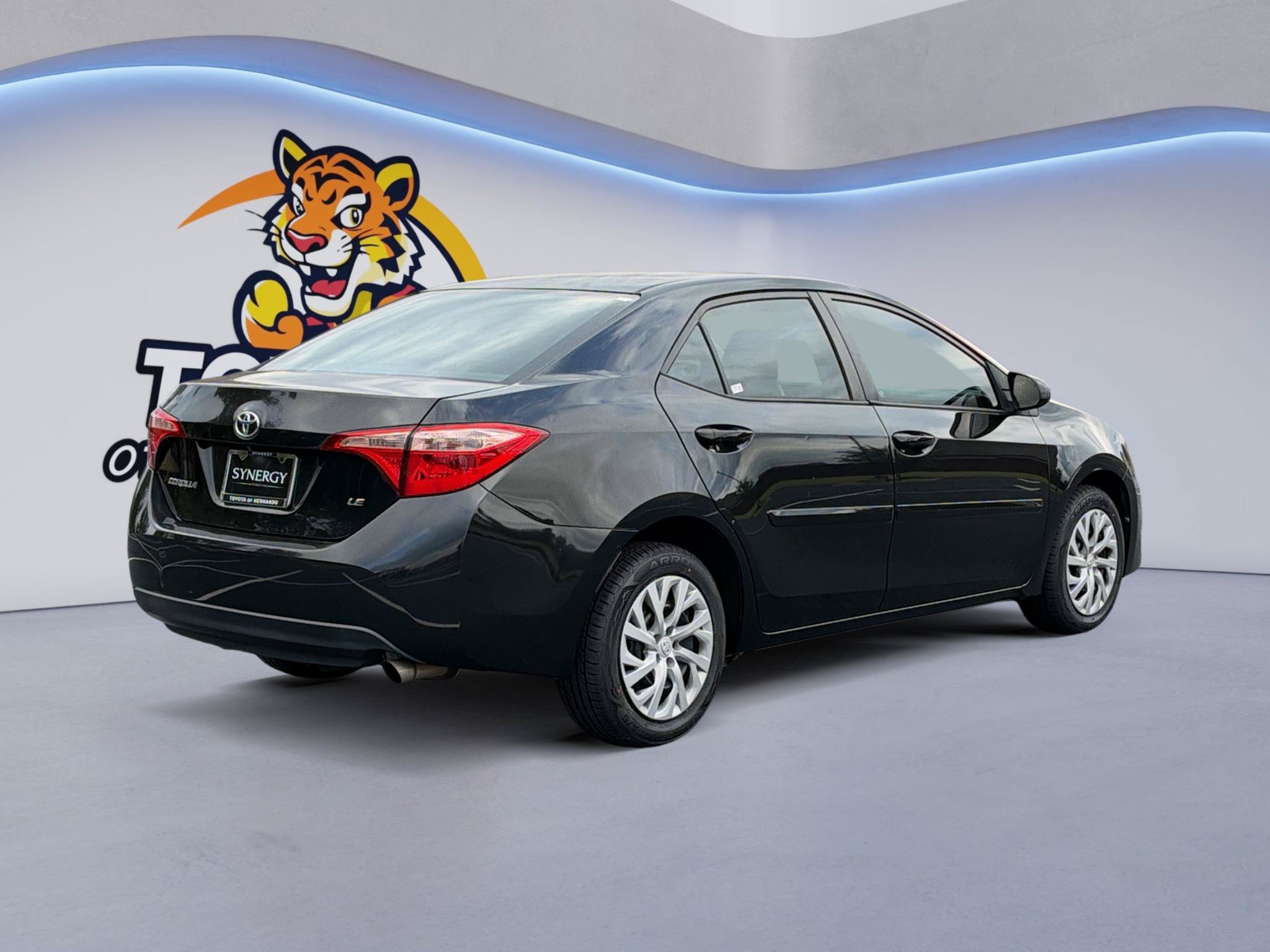 Used 2017 Toyota Corolla LE FWD image 5