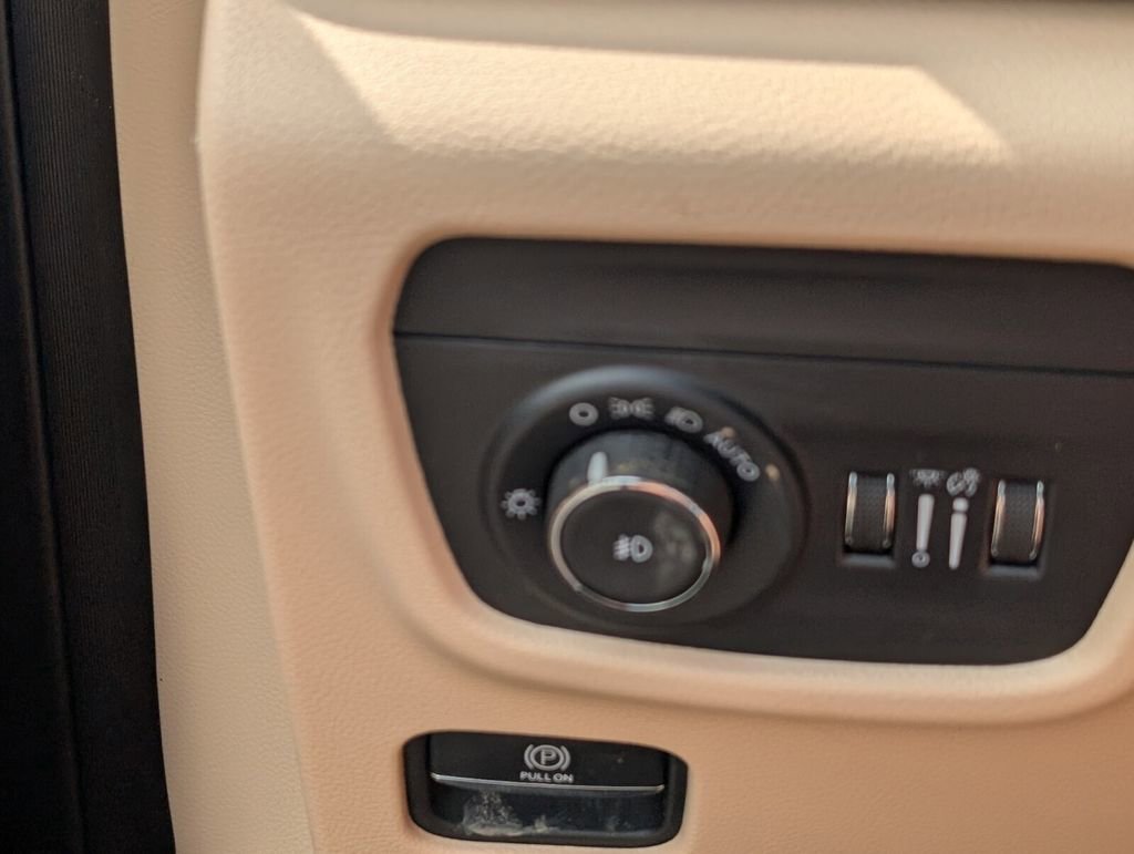 Certified 2024 Jeep Grand Cherokee Limited image 31