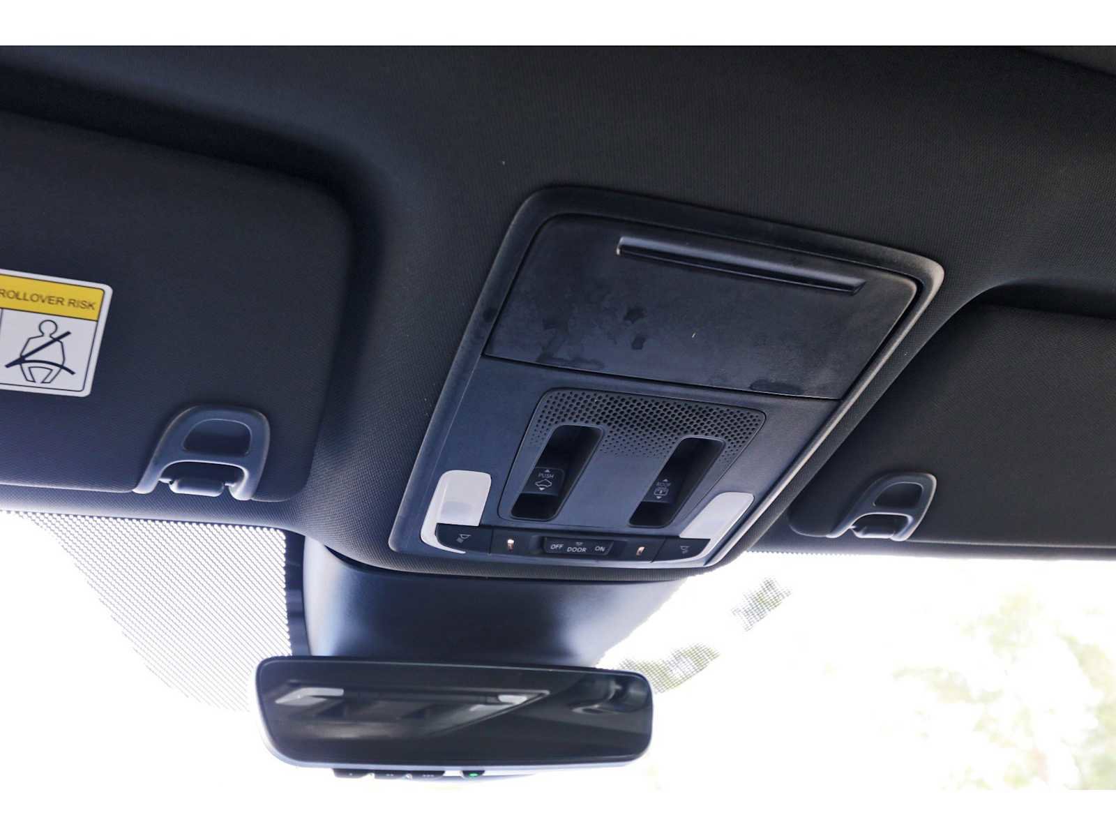 Used 2025 Honda Pilot TrailSport image 23