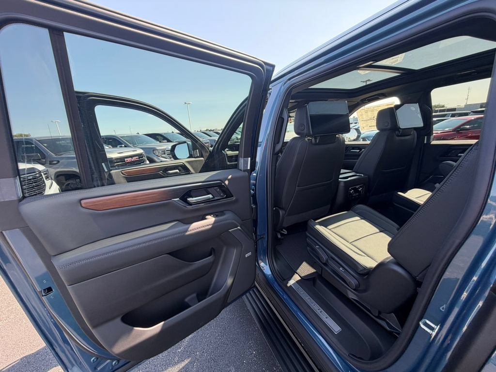 New 2026 GMC Yukon XL Denali w/ Denali Reserve Package AWD/4WD image 36