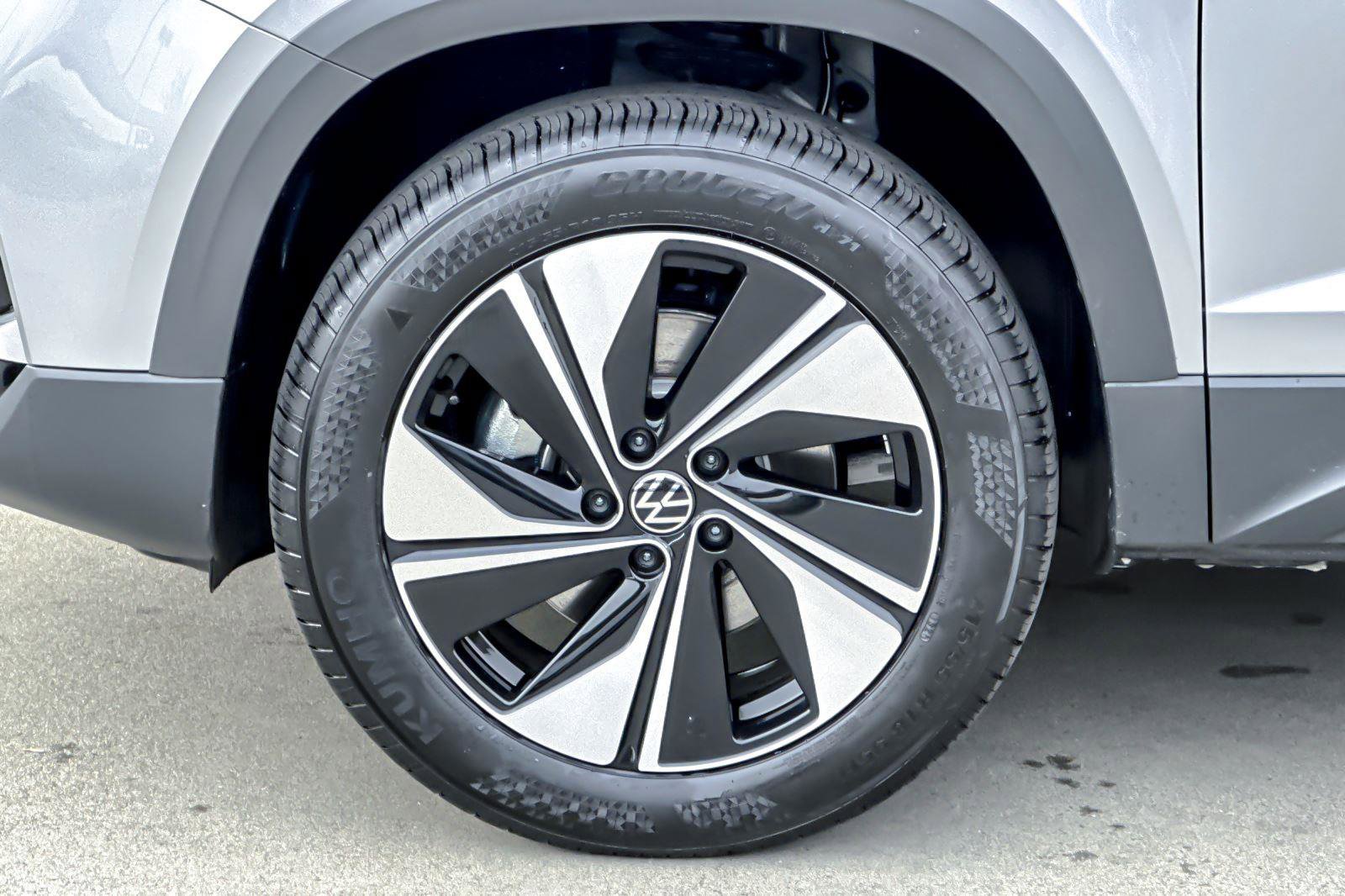 New 2026 Volkswagen Taos SE image 24