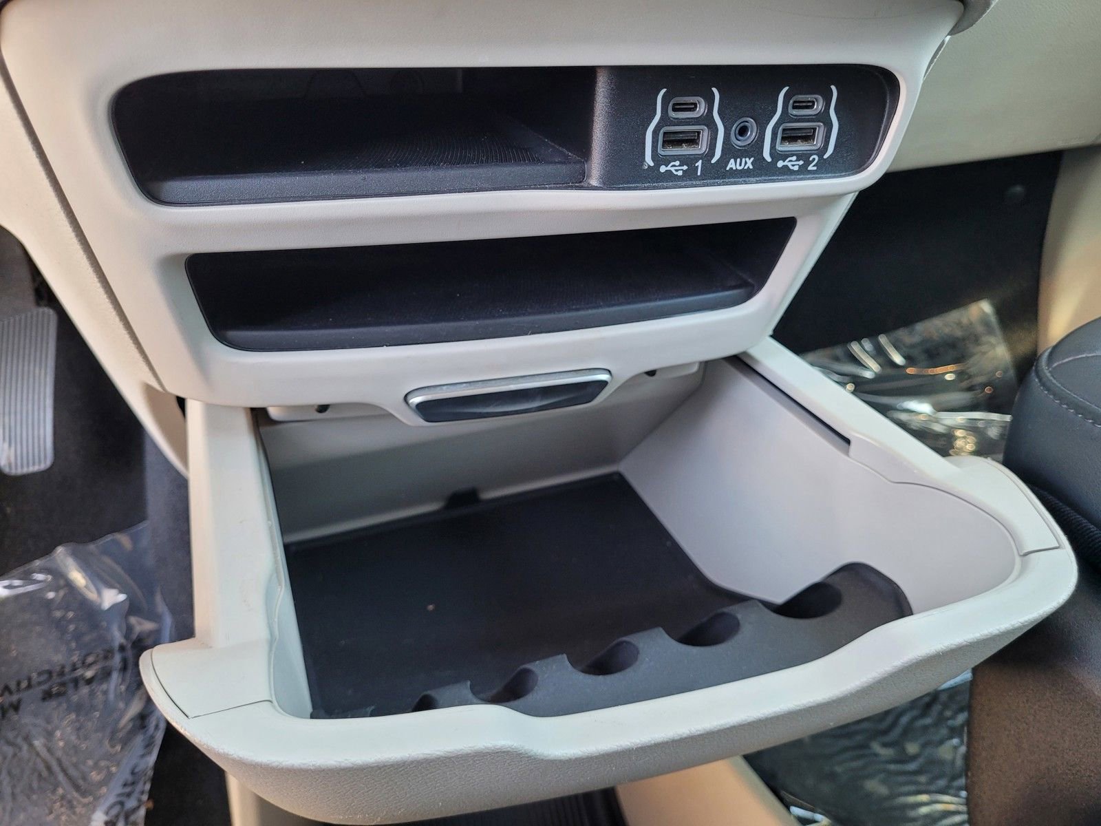 Used 2023 Chrysler Pacifica Touring-L FWD image 25