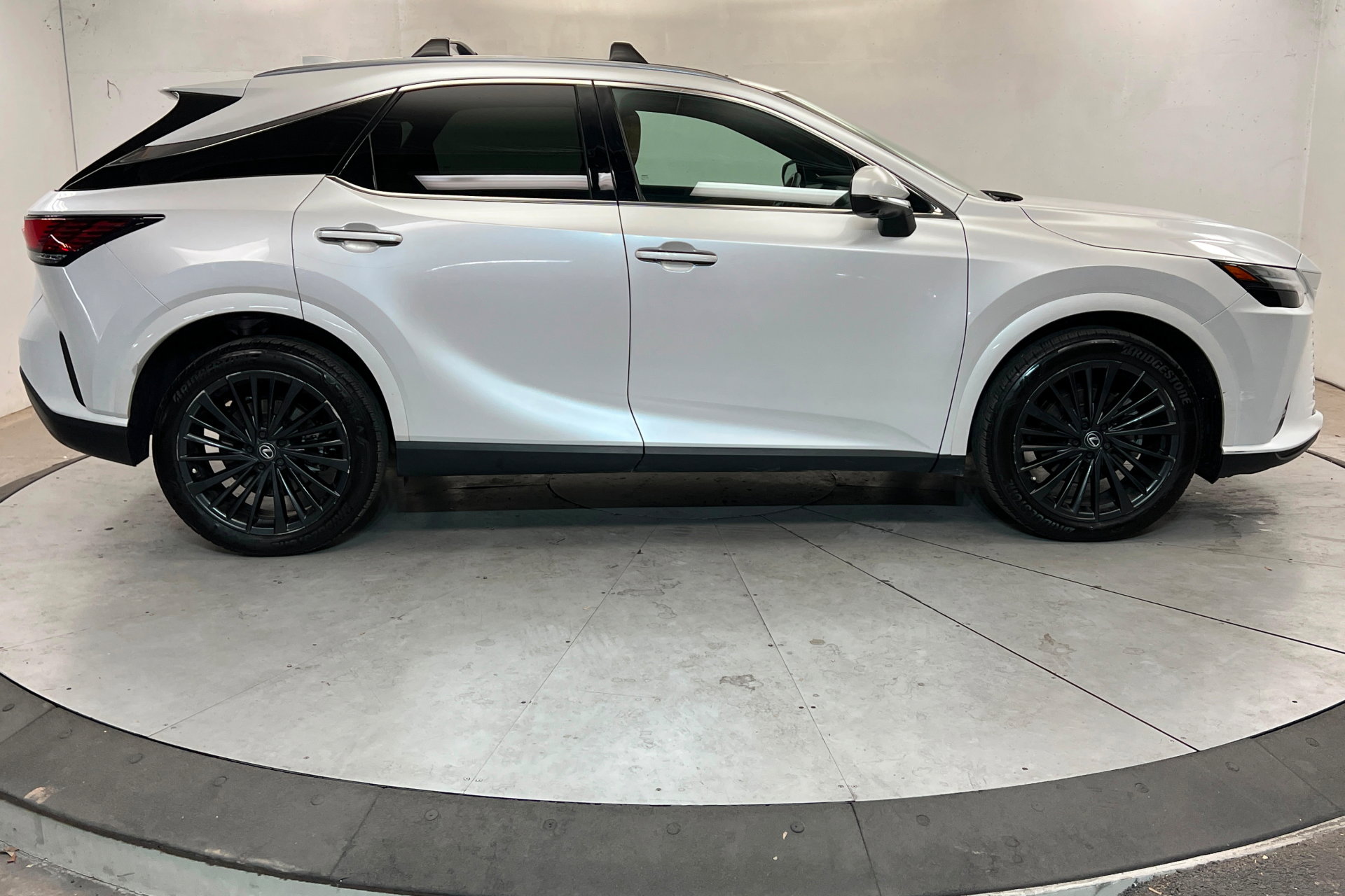 Used 2024 Lexus RX 350h w/ Convenience Package image 7