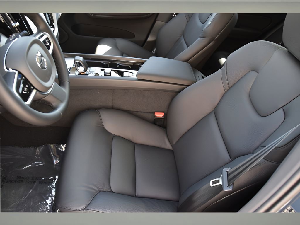 Certified 2025 Volvo XC60 T8 Plus w/ Protection Package Premier image 10