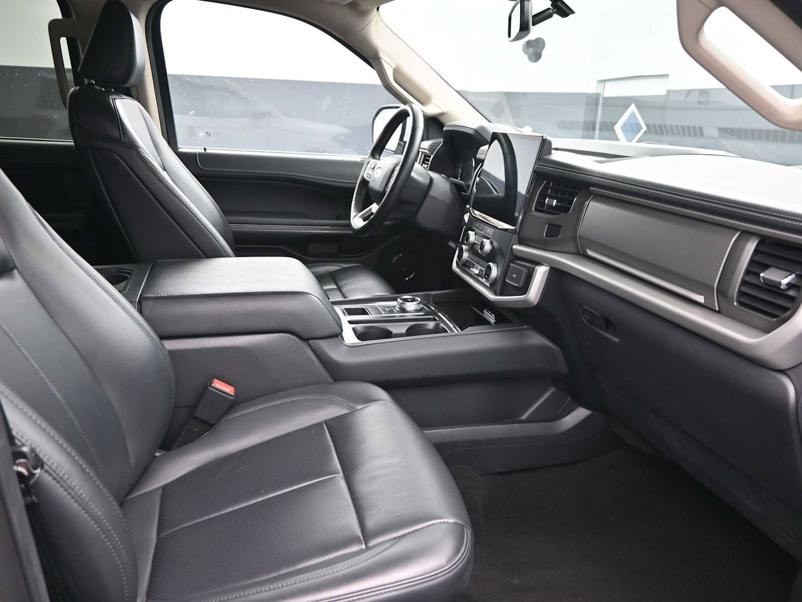 Used 2024 Ford Expedition XLT image 19