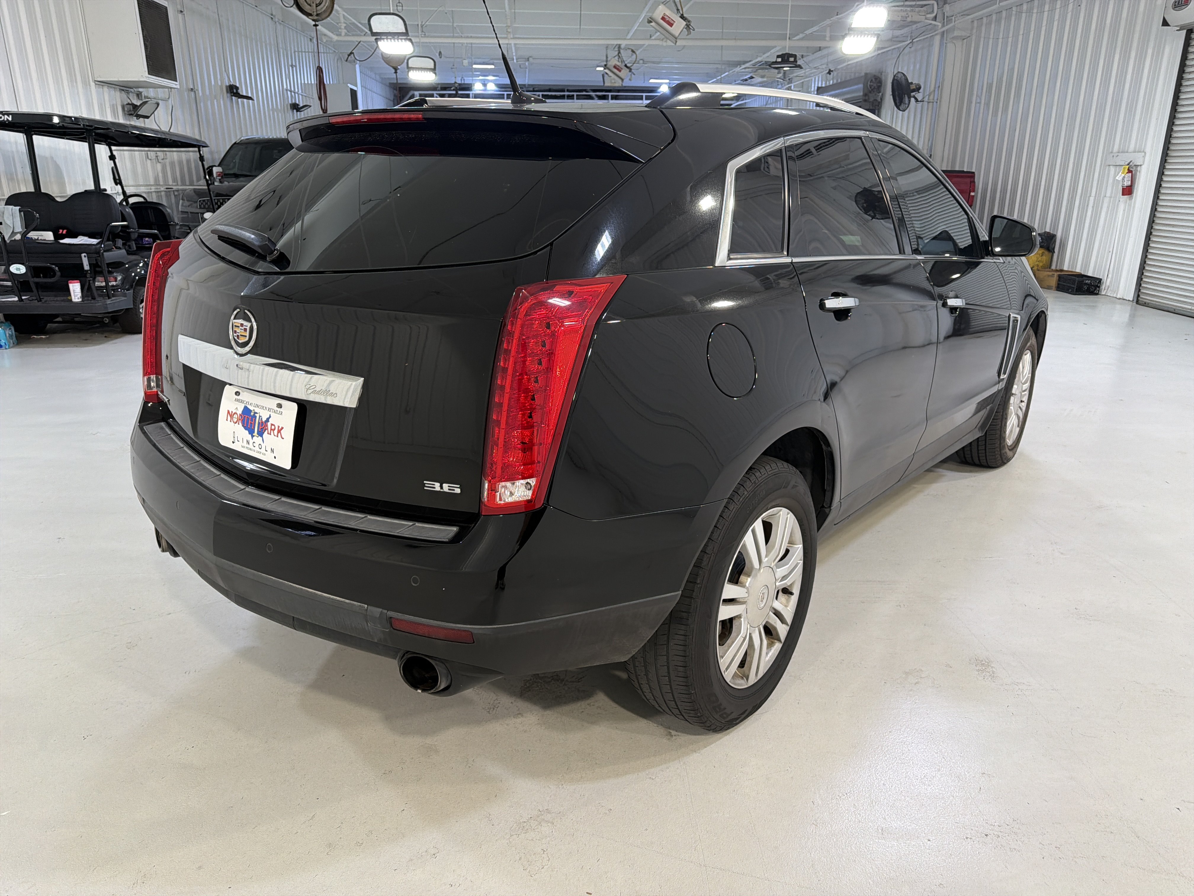Used 2014 Cadillac SRX Luxury w/ Driver Awareness Package FWD image 5