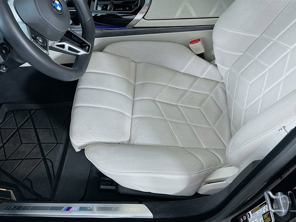 Used 2024 BMW 760i xDrive image 26