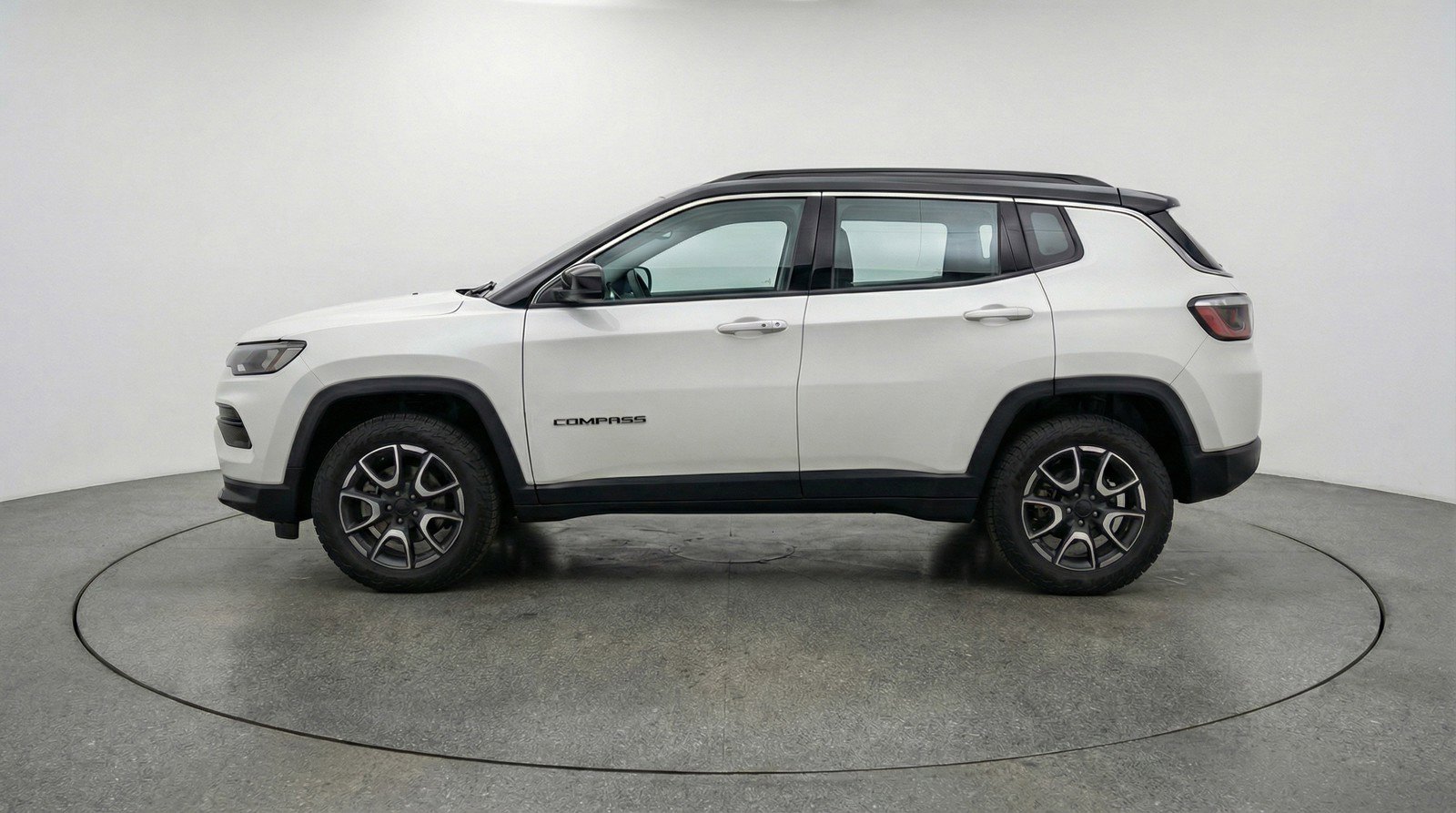 Used 2025 Jeep Compass Trailhawk AWD/4WD image 5
