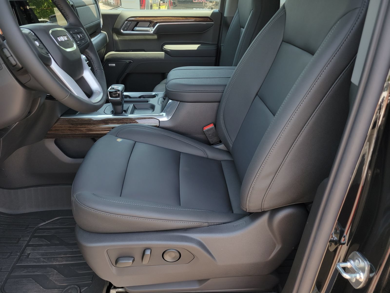New 2026 GMC Sierra 1500 Elevation w/ Elevation Premium Package AWD/4WD image 6