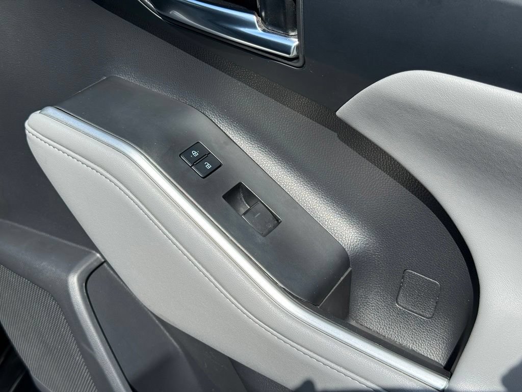 Used 2022 Toyota Highlander XLE AWD/4WD image 44