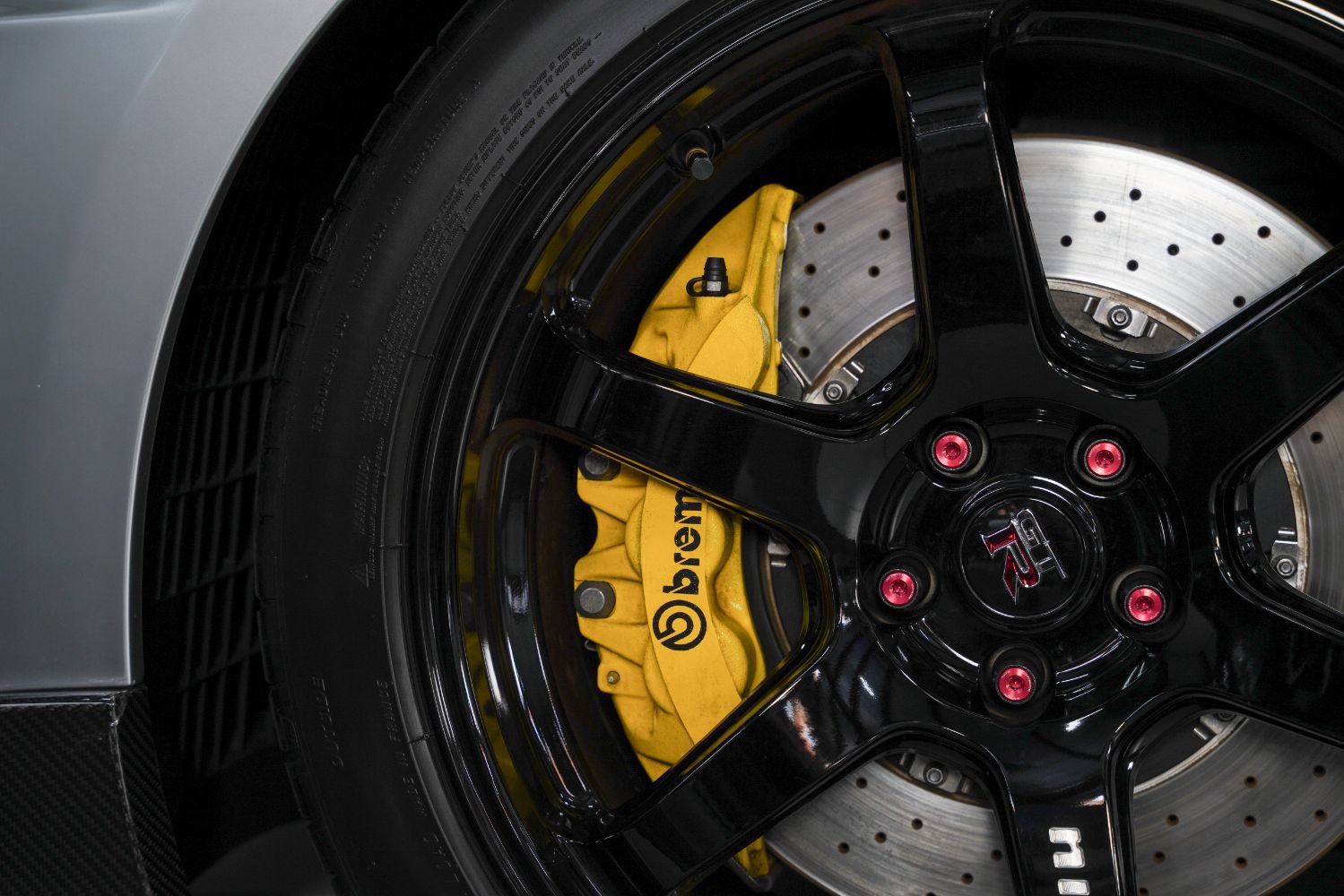 Used 2018 Nissan GT-R NISMO AWD/4WD image 18