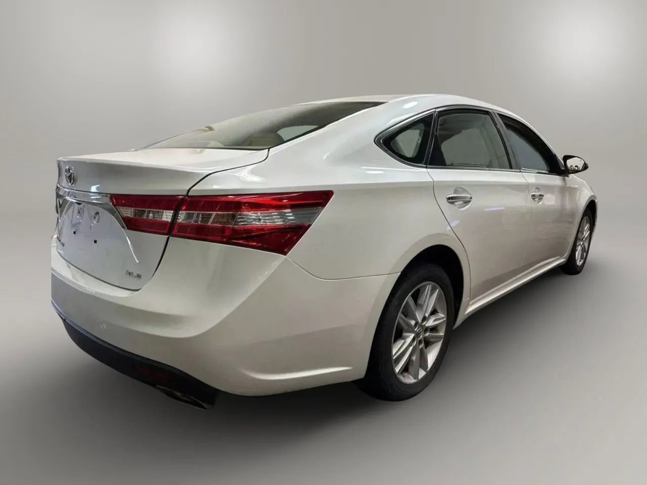 Used 2014 Toyota Avalon XLE image 5