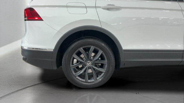 Certified 2024 Volkswagen Tiguan SE AWD/4WD image 24
