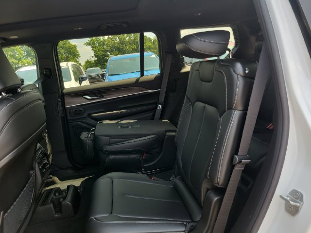 New 2026 Jeep Grand Cherokee L Limited w/ Limited Altitude Package AWD/4WD image 8