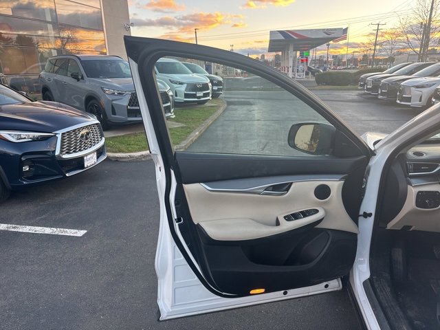 Certified 2022 INFINITI QX50 Luxe image 13