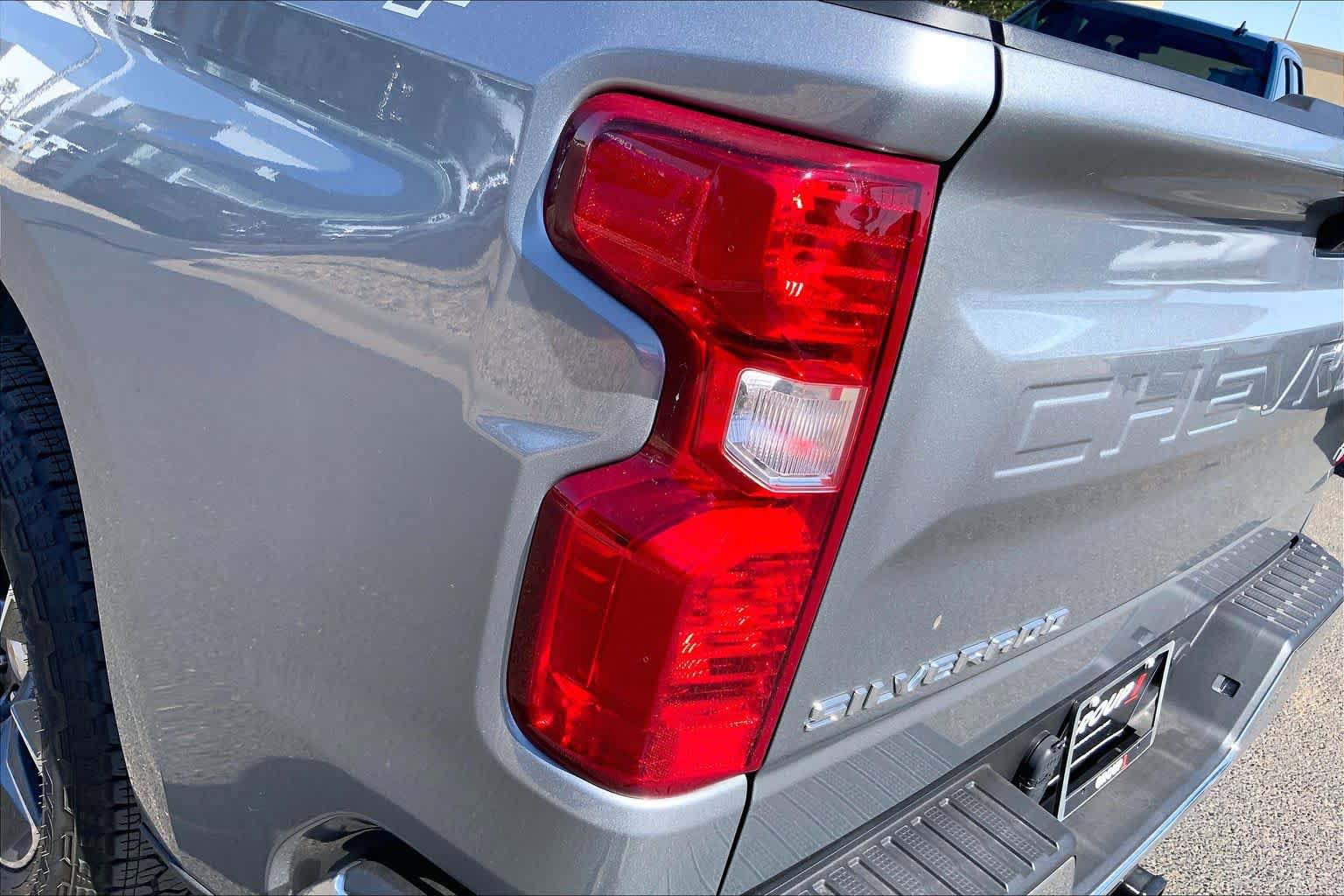 Used 2024 Chevrolet Silverado 1500 LT AWD/4WD image 29