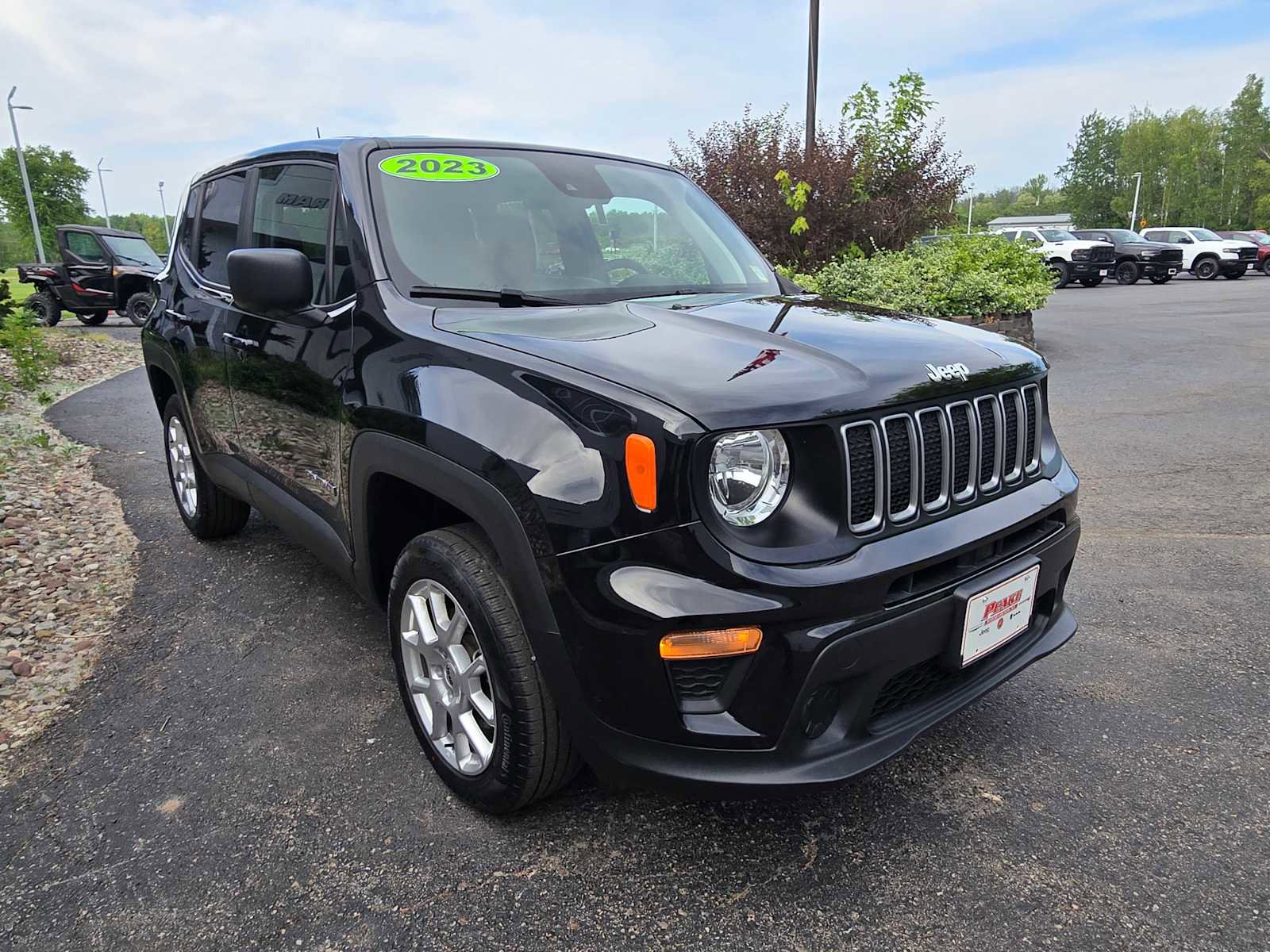 Used 2023 Jeep Renegade Latitude AWD/4WD image 8