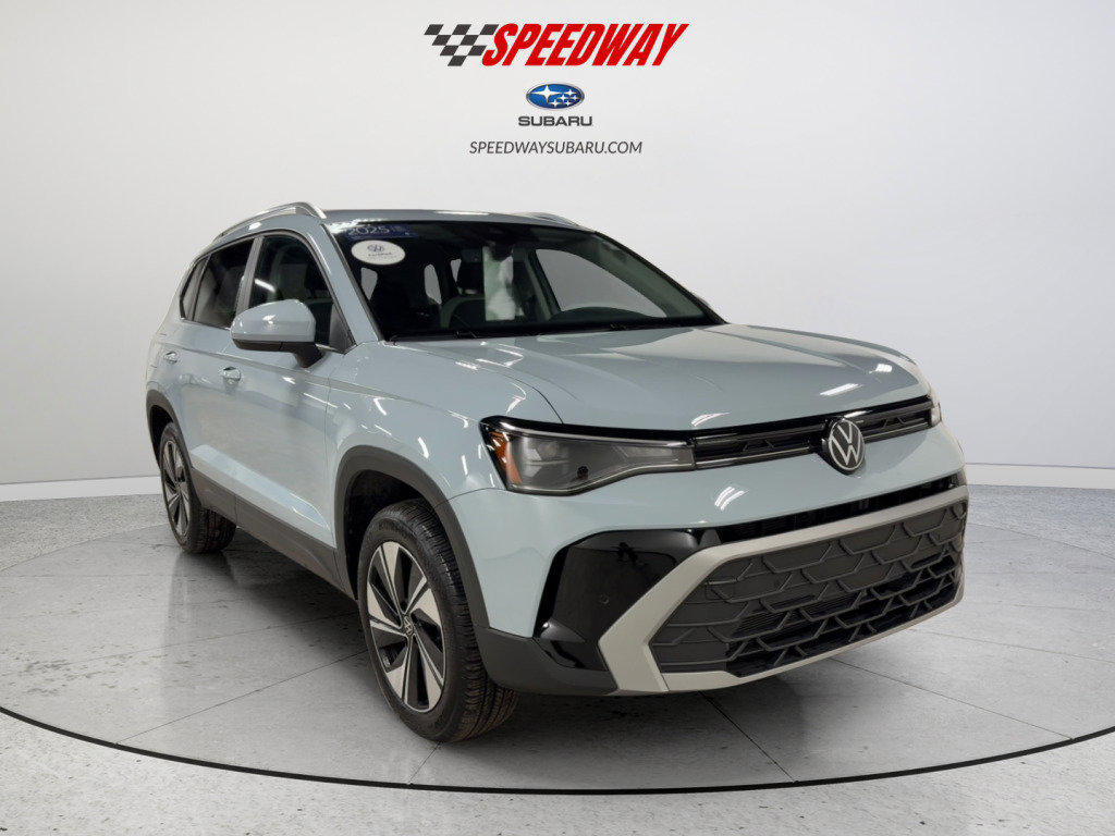 Used 2025 Volkswagen Taos SE image 3