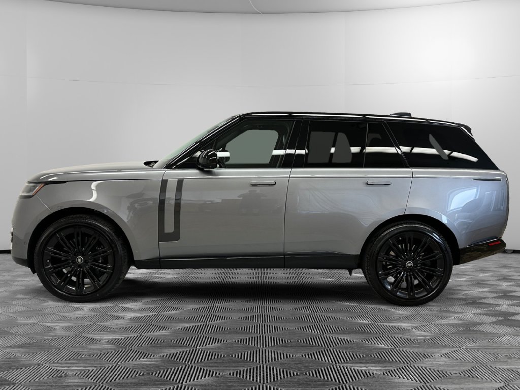 Used 2025 Land Rover Range Rover SE AWD/4WD image 2