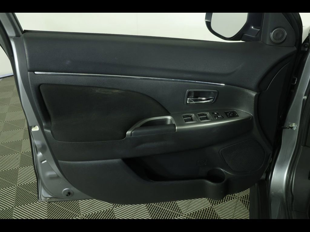 Used 2018 Mitsubishi Outlander Sport ES FWD image 11