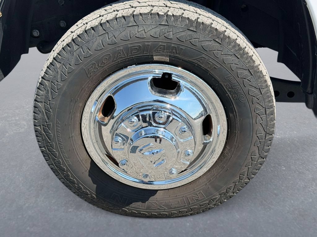 Used 2023 RAM 3500 Tradesman w/ Chrome Appearance Group AWD/4WD image 8
