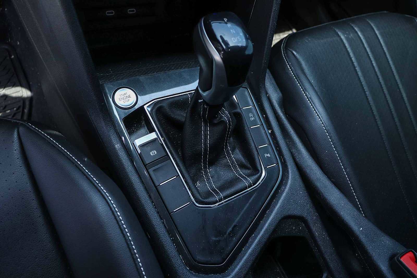 Certified 2022 Volkswagen Tiguan SE R-Line FWD image 18