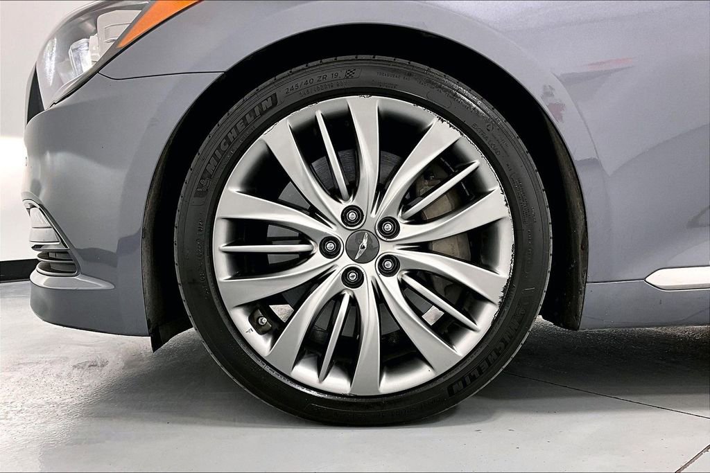 Used 2015 Hyundai Genesis 5.0 w/ Option Group 05 image 11